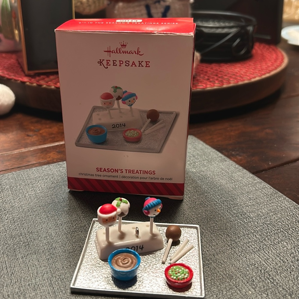 LAST CHANCE Hallmark “Season’s Treatings” Ornament